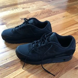 Barely worn AirMaxs